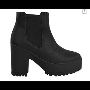 Chunky heel black bootie (ankle boot)